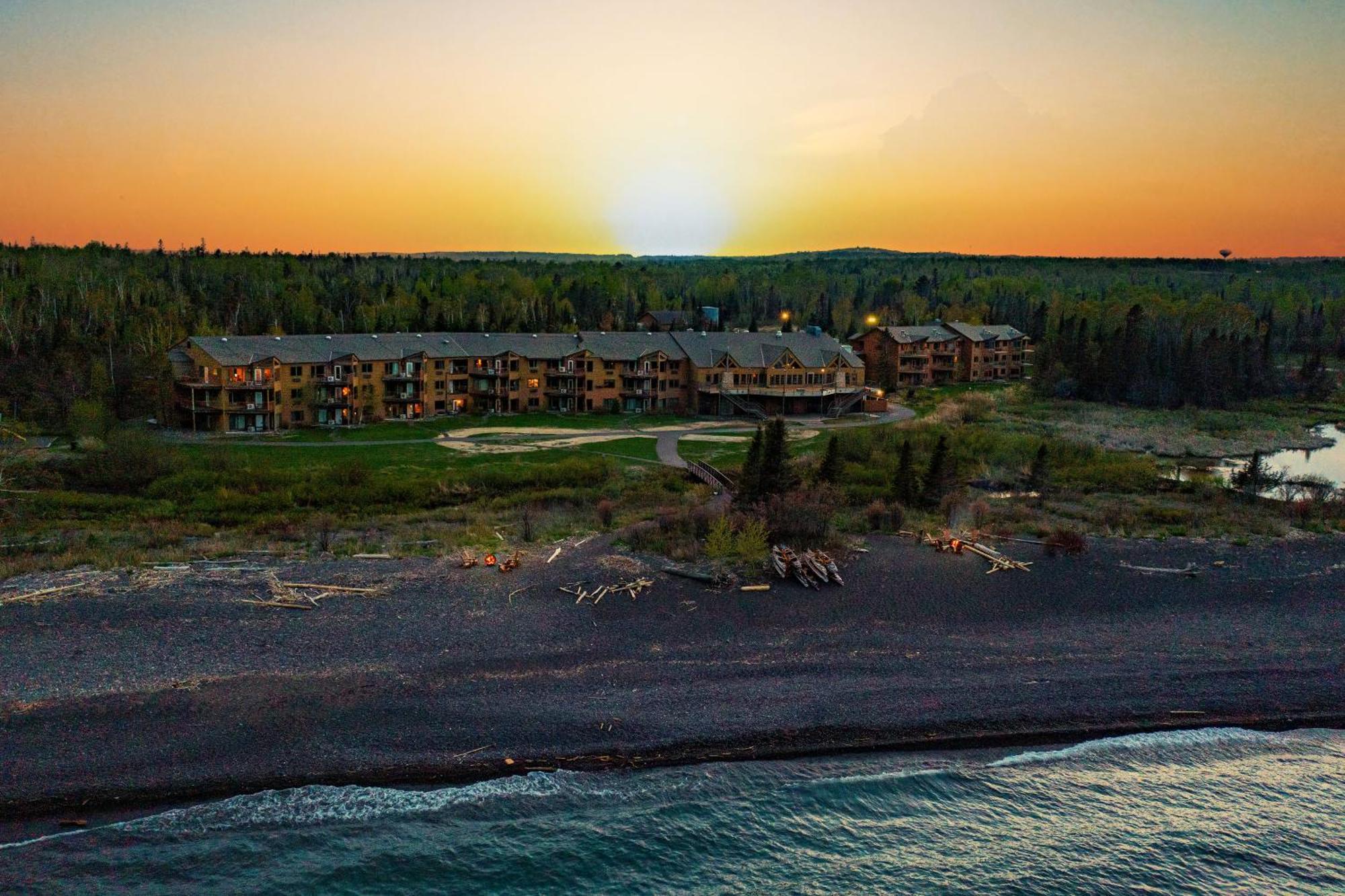 Superior Shores Resort Two Harbors Exterior photo